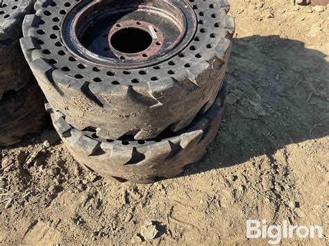 solid rubber skid loader tires